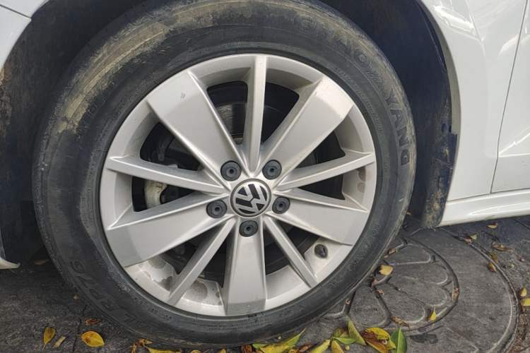 Used Volkswagen Sagitar 2018 1.6L Automatic Fashion Model Left Front Wheel Hub