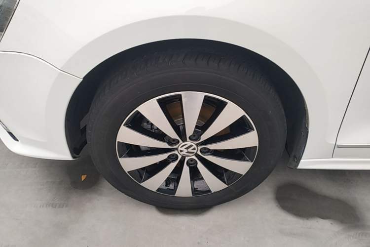 Used Volkswagen Sagitar 2018 280TSI DSG Comfort Model Left Front Wheel Hub