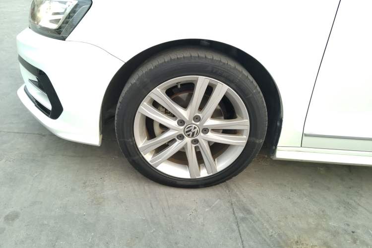 Used Volkswagen Sagitar 2018 280TSI DSG Ignite Edition Left Front Wheel Hub