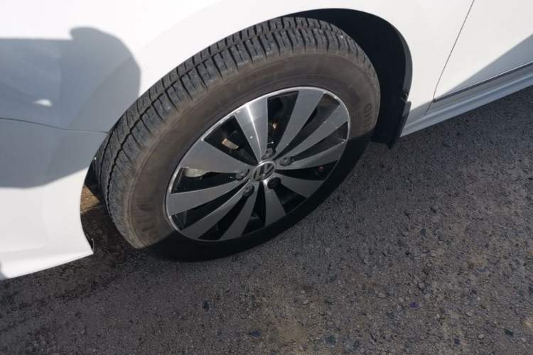 Used Volkswagen Sagitar 2018 1.6L Automatic Comfort Model Left Front Wheel Hub