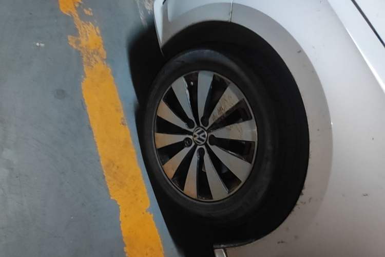 Used Volkswagen Sagitar 2018 280TSI DSG Comfort Model Left Front Wheel Hub