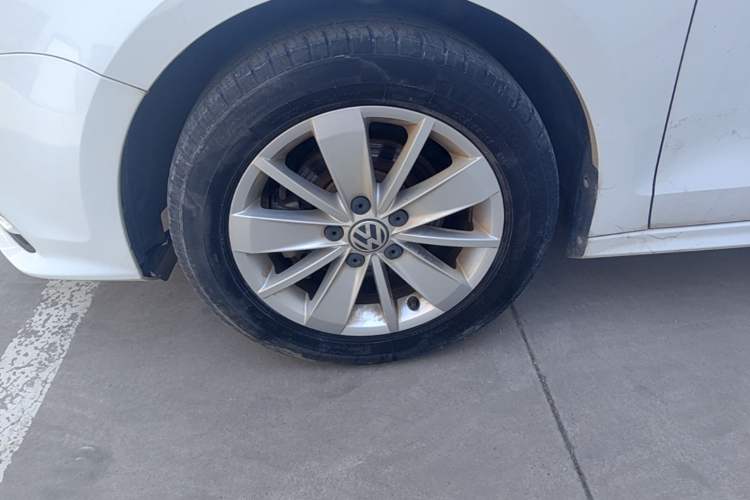 Used Volkswagen Sagitar 2018 1.6L Manual Fashion Edition Left Front Wheel Hub