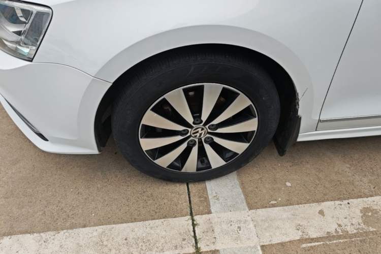 Used Volkswagen Sagitar 2018 180TSI DSG Prestige Edition Left Front Wheel Hub