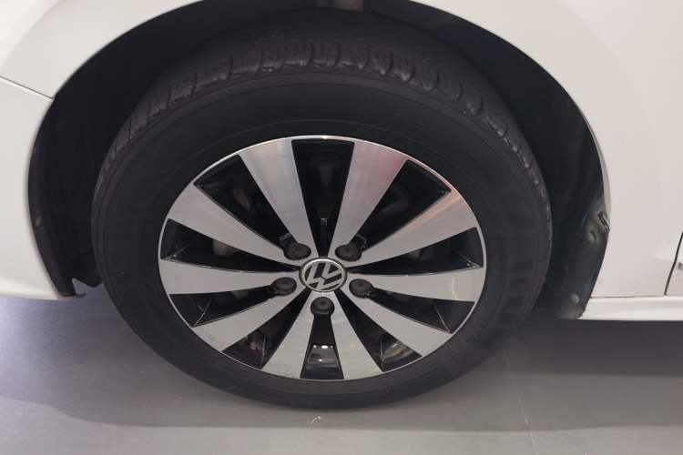 Used Volkswagen Sagitar 2018 280TSI DSG Comfort Model Left Front Wheel Hub