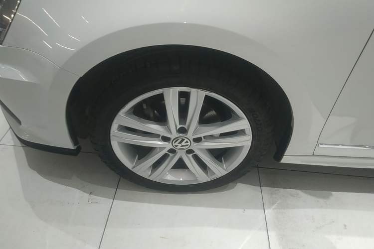 Used Volkswagen Sagitar 2018 280TSI DSG Comfort Model Left Front Wheel Hub