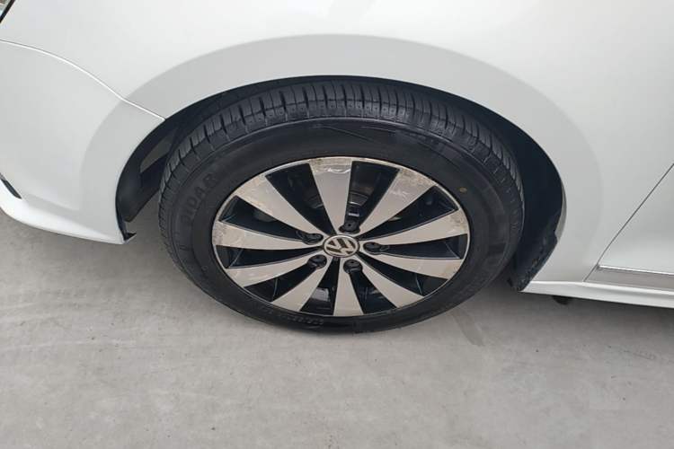 Used Volkswagen Sagitar 2018 280TSI DSG Comfort Model Left Front Wheel Hub