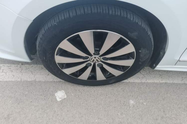 Used Volkswagen Sagitar 2018 1.6L Automatic Comfort Model Left Front Wheel Hub