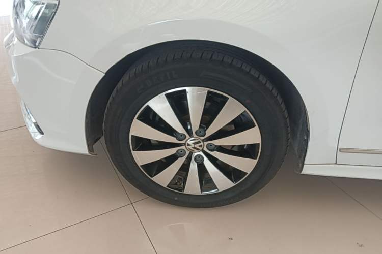 Used Volkswagen Sagitar 2018 1.6L Automatic Comfort Model Left Front Wheel Hub