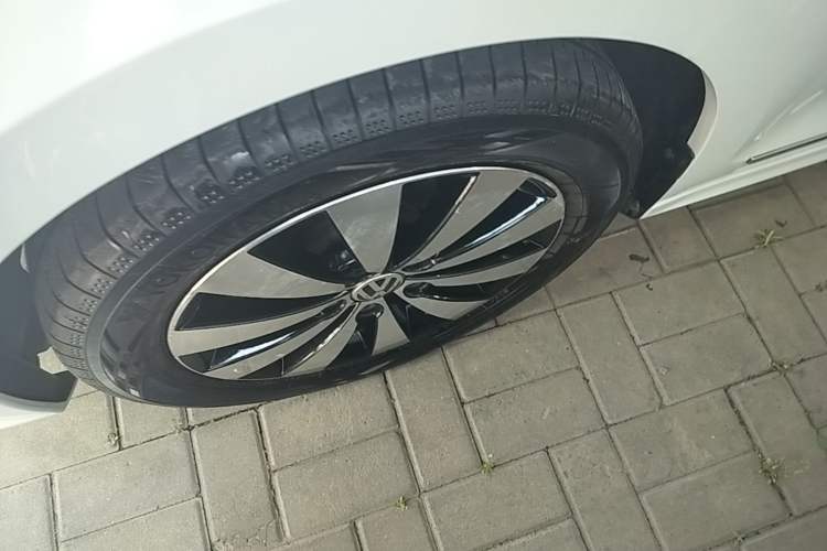 Used Volkswagen Sagitar 2018 180TSI DSG Prestige Edition Left Front Wheel Hub