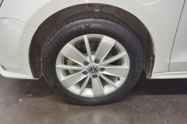 Used Volkswagen Sagitar 2018 1.6L Manual Fashion Edition Left Front Wheel Hub