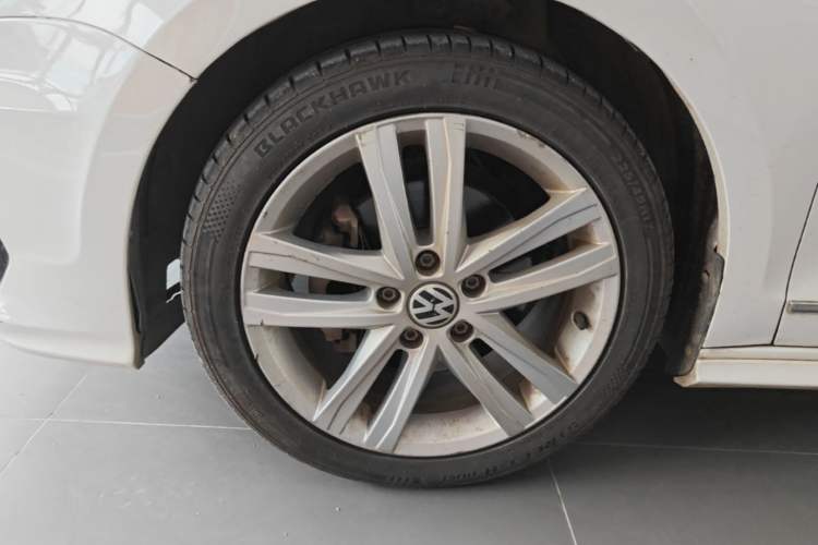 Used Volkswagen Sagitar 2018 280TSI DSG Ignite Edition Left Front Wheel Hub