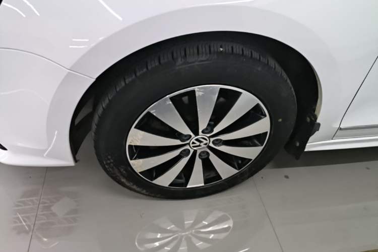 Used Volkswagen Sagitar 2018 280TSI DSG Comfort Model Left Front Wheel Hub