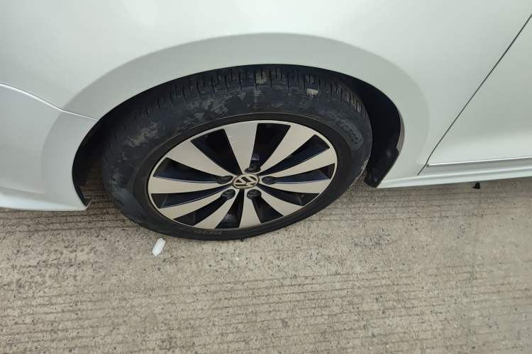 Used Volkswagen Sagitar 2018 180TSI DSG Prestige Edition Left Front Wheel Hub