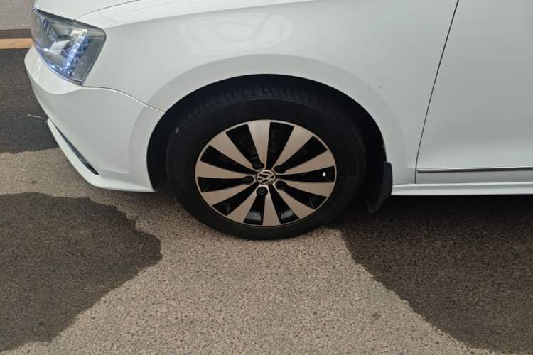 Used Volkswagen Sagitar 2018 280TSI DSG Comfort Model Left Front Wheel Hub