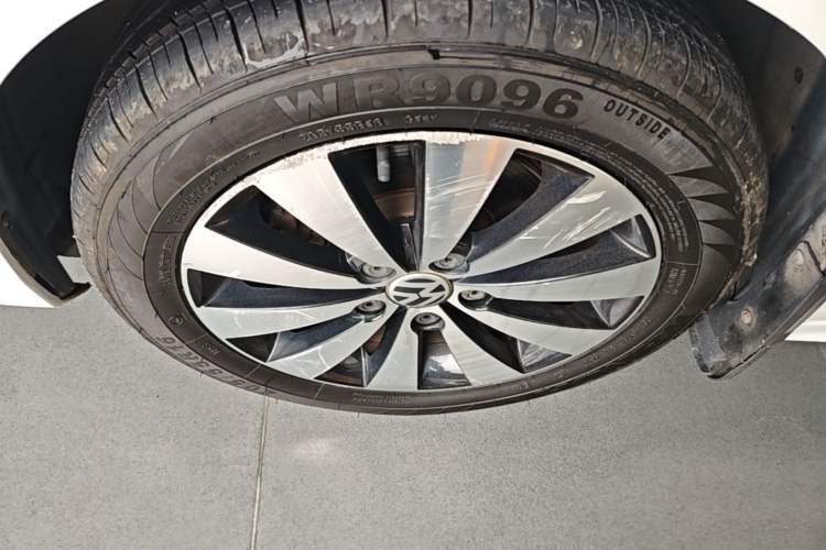 Used Volkswagen Sagitar 2018 280TSI DSG Comfort Model Left Front Wheel Hub