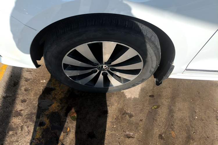 Used Volkswagen Sagitar 2018 280TSI DSG Comfort Model Left Front Wheel Hub
