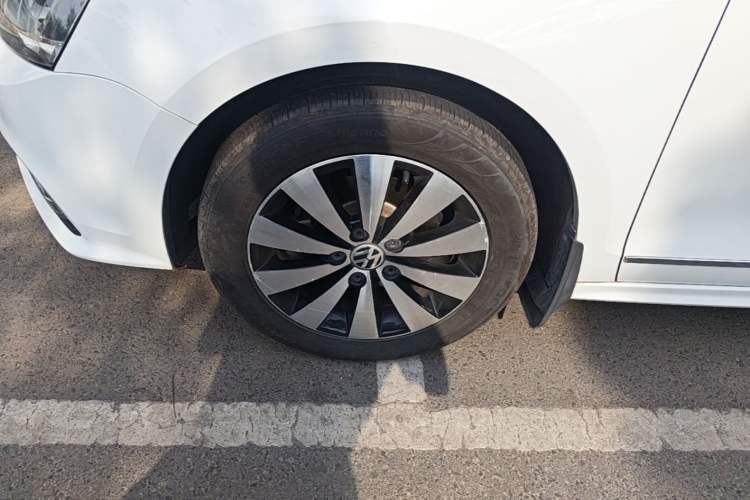 Used Volkswagen Sagitar 2018 1.6L Automatic Comfort Model Left Front Wheel Hub