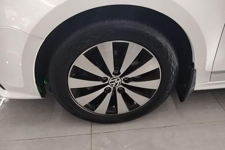 Used Volkswagen Sagitar 2018 180TSI DSG Prestige Edition Left Front Wheel Hub