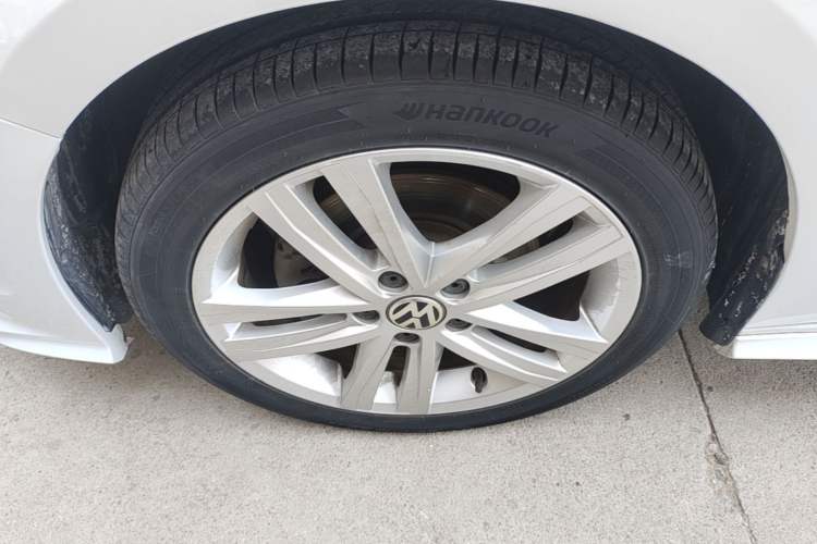 Used Volkswagen Sagitar 2018 280TSI DSG Ignite Edition Left Front Wheel Hub