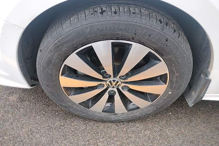 Used Volkswagen Sagitar 2018 180TSI DSG Prestige Edition Left Front Wheel Hub