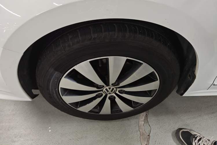Used Volkswagen Sagitar 2018 280TSI DSG Comfort Model Left Front Wheel Hub