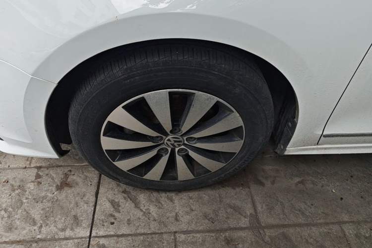 Used Volkswagen Sagitar 2018 180TSI DSG Prestige Edition Left Front Wheel Hub