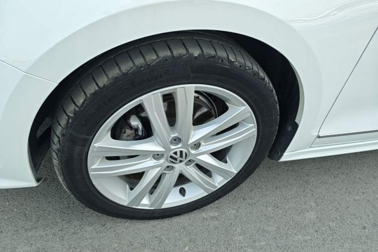 Used Volkswagen Sagitar 2018 280TSI DSG Luxury Model Left Front Wheel Hub