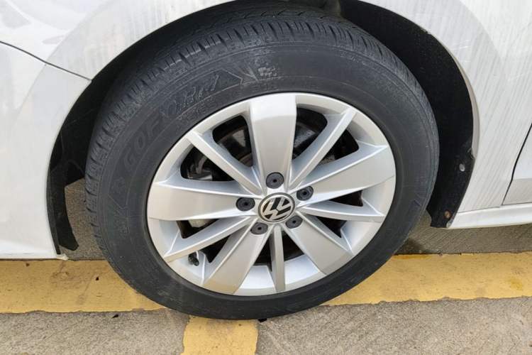 Used Volkswagen Sagitar 2018 1.6L Automatic Fashion Model Left Front Wheel Hub