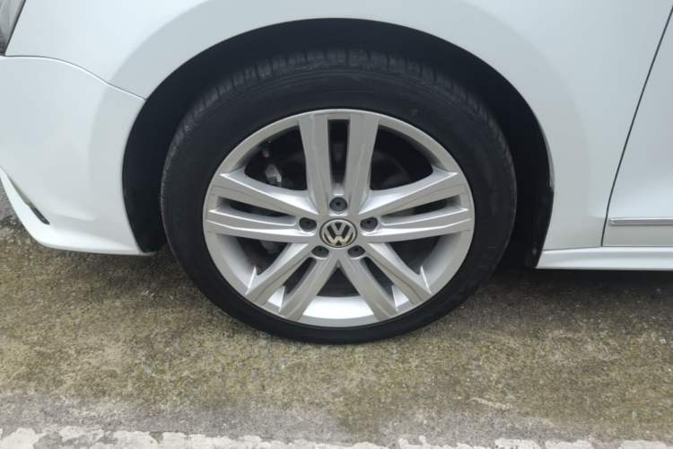 Used Volkswagen Sagitar 2018 280TSI DSG Luxury Model Left Front Wheel Hub