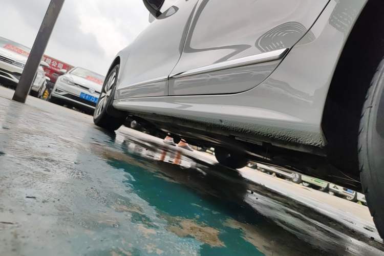 Used Volkswagen Sagitar 2018 1.6L Manual Comfort Model Left Side Sill