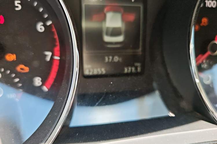 Used Volkswagen Sagitar 2018 280TSI DSG Luxury Model Odometer Close Up