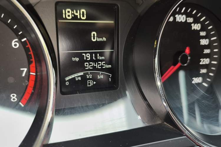 Used Volkswagen Sagitar 2018 1.6L Manual Comfort Model Odometer Close Up