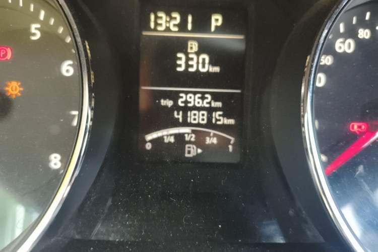 Used Volkswagen Sagitar 2018 1.6L Automatic Fashion Model Odometer Close Up