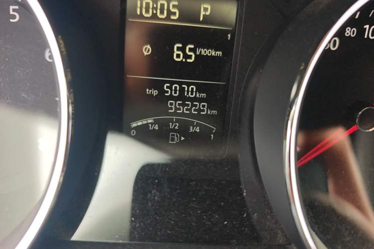 Used Volkswagen Sagitar 2018 1.6L Automatic Comfort Model Odometer Close Up
