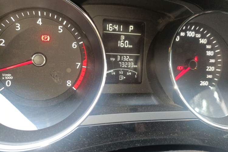Used Volkswagen Sagitar 2018 1.6L Automatic Comfort Model Odometer Close Up