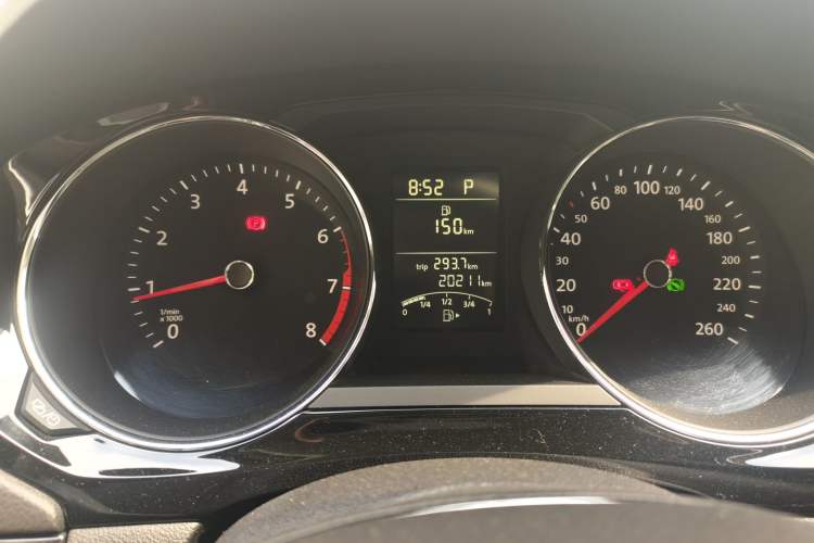 Used Volkswagen Sagitar 2018 1.6L Automatic Comfort Model Odometer Close Up