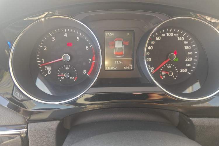 Used Volkswagen Sagitar 2018 280TSI DSG Luxury Model Odometer Close Up