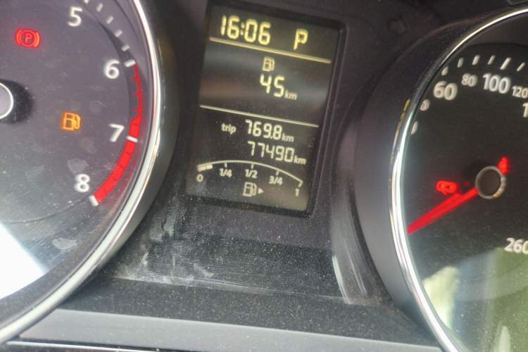 Used Volkswagen Sagitar 2018 1.6L Automatic Comfort Model Odometer Close Up