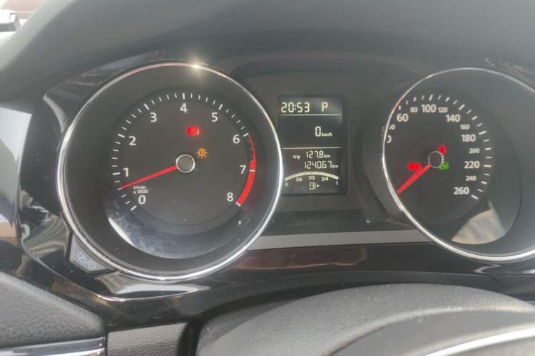 Used Volkswagen Sagitar 2018 1.6L Automatic Comfort Model Odometer Close Up