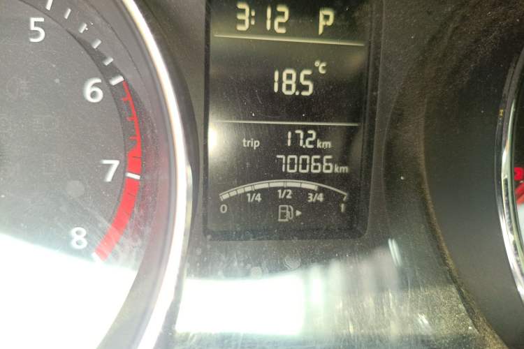 Used Volkswagen Sagitar 2018 1.6L Automatic Comfort Model Odometer Close Up