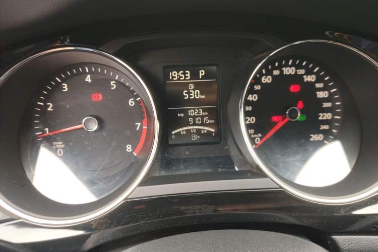 Used Volkswagen Sagitar 2018 1.6L Automatic Comfort Model Odometer Close Up