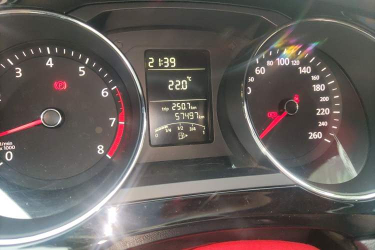 Used Volkswagen Sagitar 2018 1.6L Manual Comfort Model Odometer Close Up