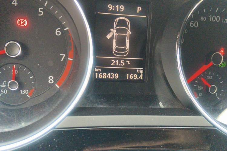 Used Volkswagen Sagitar 2018 280TSI DSG Comfort Model Odometer Close Up