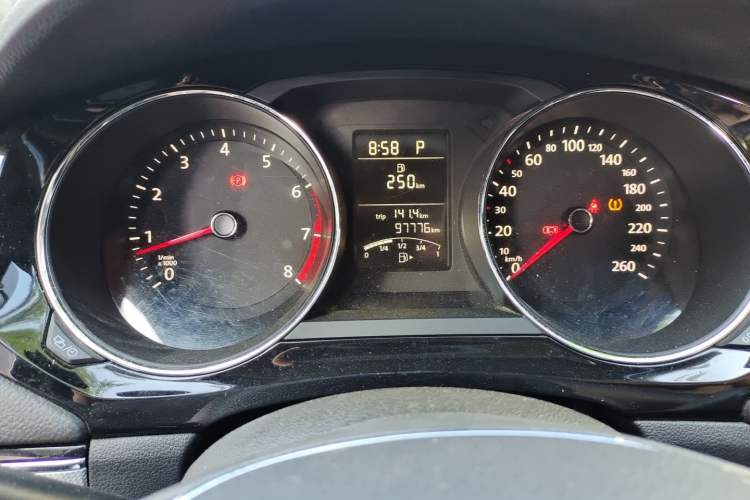Used Volkswagen Sagitar 2018 1.6L Automatic Comfort Model Odometer Close Up