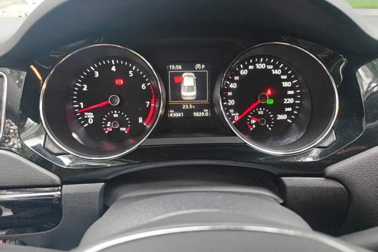 Used Volkswagen Sagitar 2018 280TSI DSG Luxury Model Odometer Close Up