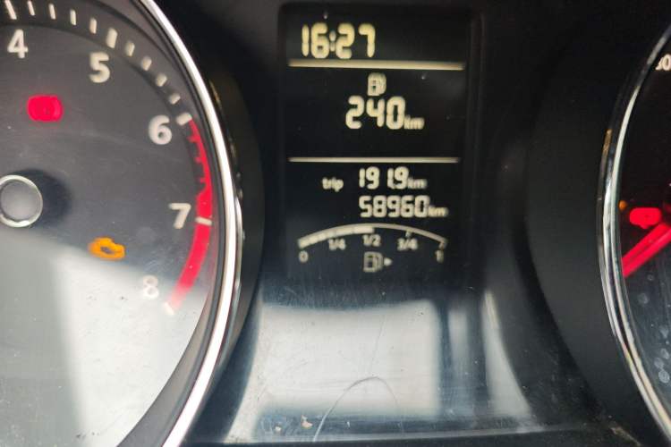 Used Volkswagen Sagitar 2018 1.6L Manual Comfort Model Odometer Close Up