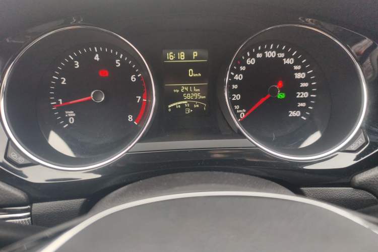 Used Volkswagen Sagitar 2018 1.6L Automatic Comfort Model Odometer Close Up