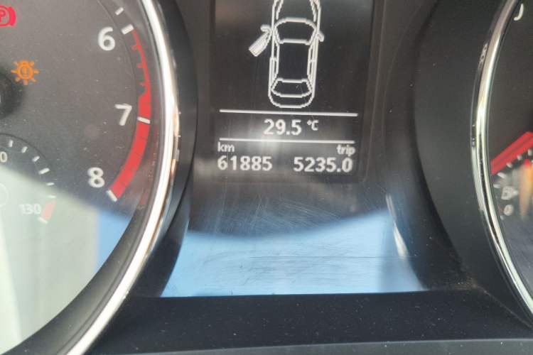 Used Volkswagen Sagitar 2018 280TSI DSG Comfort Model Odometer Close Up