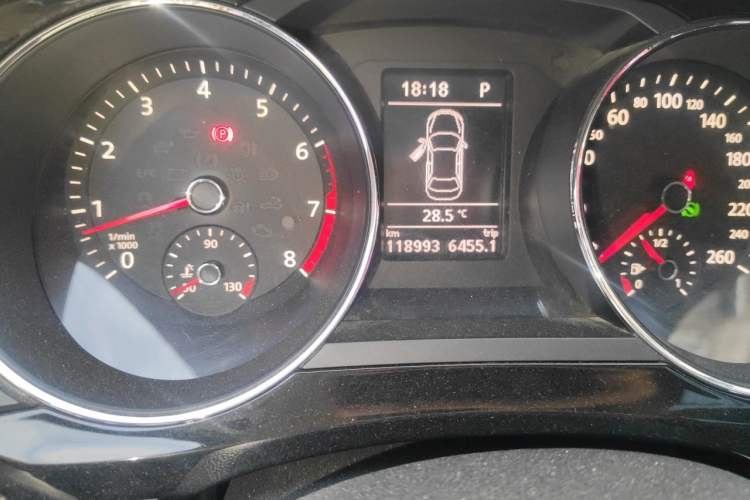 Used Volkswagen Sagitar 2018 280TSI DSG Comfort Model Odometer Close Up