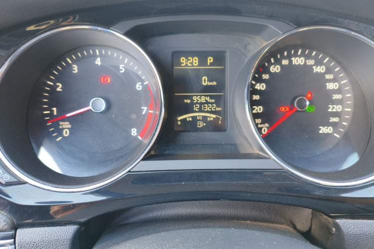 Used Volkswagen Sagitar 2018 1.6L Automatic Comfort Model Odometer Close Up